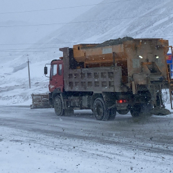 Обстановка на перевалах: Ведутся работы по очистке дорог