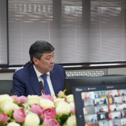 Бакыт Төрөбаев 2026-жылдагы айыл чарба каттоосуна даярдык көрүү боюнча Республикалык комиссиянын жыйынын өткөрдү