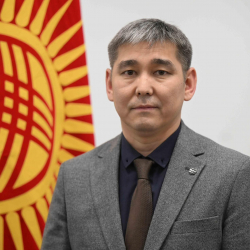 Дамирбек Осмонов назначен и.о. министра здравоохранения