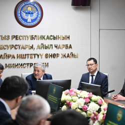 Эрлист Акунбеков Айыл чарба министрлигинин жамаатына тааныштырылды