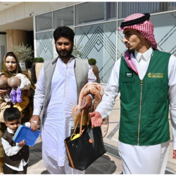 ЭР-РИЯД: Эр-Риядга пакистандык сиам эгиздерине операция жасоо үчүн алып келишти