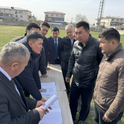 СҮРӨТ - Нурдан Орунтаев Манас шаарында курулуп баштаган жаңы мектептердин аянты менен таанышып чыкты