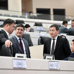 Казакстан менен өткөрүү пункттарынын макамын өзгөртүүгө байланышкан мыйзам долбоору кабыл алынды