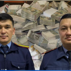 Бишкекте милиционерлер жолдон 1 млн сом таап алышкан