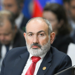 Армения Пашинянга каршы коалиция түзүүгө аракеттенүүдө деп Путинден кооптонууда