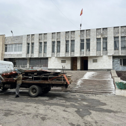 СҮРӨТ - Касымаалы Жантошев атындагы Ысык-Көл облустук музыкалуу драма театры буздурулуп баштады.