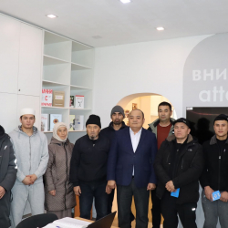 Бишкекте этникалык кыргыздарга кайрылман күбөлүктөрү тапшырылды