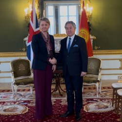 Министр Жээнбек Кулубаев провел двустороннюю встречу с Министром иностранных дел Великобритании и Северной Ирландии г-жой Иветт Купер