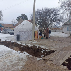 4 баланы жалгыз тарбиялап келген. Өзүн өрттөп каза болгон аял боюнча жаңы маалымат