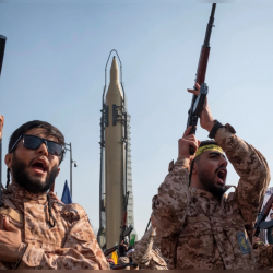 Иран Израилге жана АКШнын аскердик базаларына каршы “эң кубаттуу операция” баштайт