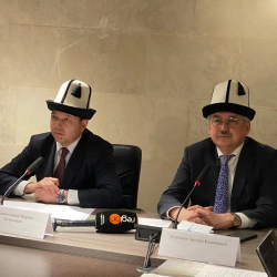 Арслан Койчиев “Ак калпак жана улуттук кийим – улуттун улуу мурасы” аталышындагы тегерек столго катышты