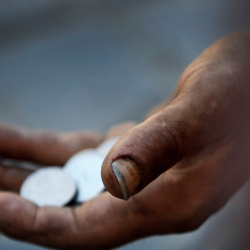 Принят законопроект, направленный на снижение уровня попрошайничества, в первом чтении