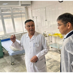 Министр здравоохранения ознакомился с ходом капитального ремонта в больнице скорой помощи и ЦСМ №9 в Бишкеке