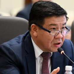 Иштин көзүн билбеген Шыкмаматов тигүү тармагын талкаладыбы?