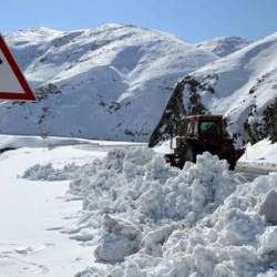 Бишкек – Нарын – Торугарт жолуна кар көчкү түшүп, жол жабылды - министрлик