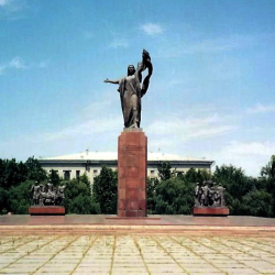 Бишкекте Уркуя Салиевага арналган көргөзмө ачылат