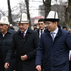 Глава Кабмина Адылбек Касымалиев проинспектировал ряд медицинских учреждений Бишкека и Чуйской области