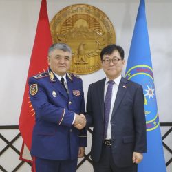 ӨКМ министри Шамырканов Кореянын элчиси менен жолукту