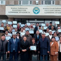 Соцконтракт: Таласта 71 үй-бүлөгө 150 миң сомдон берилди