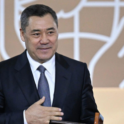 Садыр Жапаров поздравил женщин с Международным женским днем