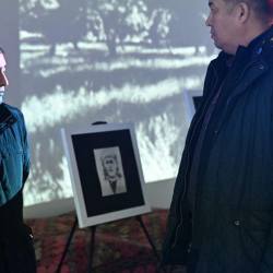 Бишкекте Уркуя Салиевага арналган көргөзмө ачылды