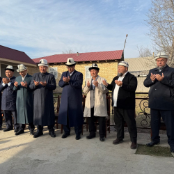 Азирети Муфтий маркум Чубак ажынын жакындарын зыярат кылып, атасынан кабар алды