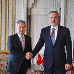 Министр Жээнбек Кулубаев встретился с Министром иностранных дел Турции Хаканом Фиданом