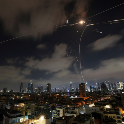 Тель-Авив караңгылыкка чөмүлдү