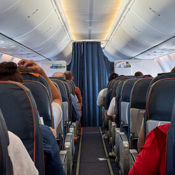 МИД КНР: Свыше 10 тыс. китайских туристов благополучно вернулись из ОАЭ, Омана, Саудовской Аравии и других стран