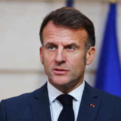 Президент Франции экстренно прилетел на Кипр