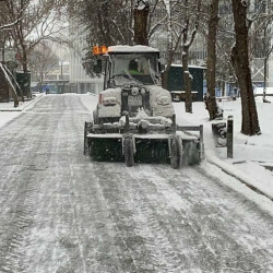 Бишкекте кар тазалоо ишине миңден ашык жумушчу, сексенден ашык техника тартылды