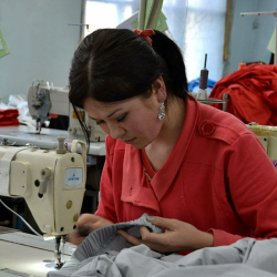 Кубанычбек Ысабеков: Кыргызстандагы тигүү тармагынын негизги көйгөйлөрүнүн бири — көмүскөдө иштөө