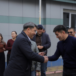 Мэр Жанарбек Акаев “Ош ТВ” телеканалына жаңы кызматтык унаа белек кылды