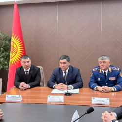 ӨКМ министри өздүк курамга тааныштырылды