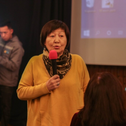 Милиция укук коргоочу Төлөкан Исмаилованы суракка алып кетти