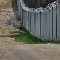 Польша Беларусь менен чектешкен аймагына тосмо курат