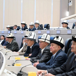 Жогорку Кеңеште Аталар күнүнө арналган салтанаттуу иш-чара өткөрүлдү
