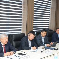 Министр Таалайбек Ибраев Дүйнөлүк банктын Кыргызстандагы өкүлчүлүгүнүн башчысы менен жолугушту