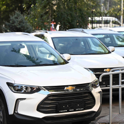 Кыргызстанда жүздөн ашык маданий мекемеге кызматтык унаалар берилет