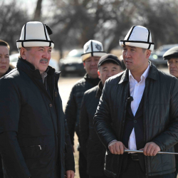 Глава Кабмина Адылбек Касымалиев проинспектировал ход строительства ряда автомобильных дорог в Иссык-Кульской области