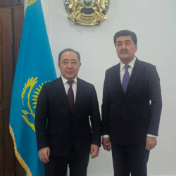 Кудайберген Базарбаев Казакстан Республикасынын Экология жана жаратылыш ресурстары министри Ерлан Нысанбаев менен жолукту