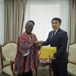 Заместитель министра Кайрат Турусункулов принял копии верительных грамот от Посла Республики Гана МакАриоса Аканбеанаба Аканбонга