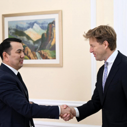 ЖК төрагасы Дүйнөлүк банктын Кыргызстандагы кеңсесинин башчысы Хью Ридделди кабыл алды