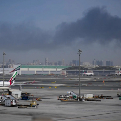 В Дубае из-за атаки беспилотника районе международного аэропорта начался пожар