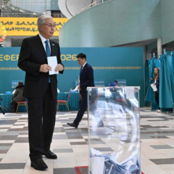 Казакстанда жаңы Конституция боюнча референдум өттү