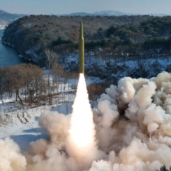 Түндүк Корея Жапон деңизин көздөй 10го жакын баллистикалык ракета учурду