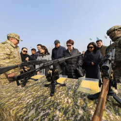 Жогорку Кеңештин тармактык комитети Коргоо министрлигинин аскер бөлүгүндө көчмө жыйын өткөрдү