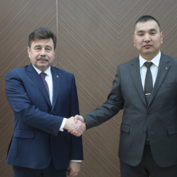 Глава МЧС и Посол РФ в КР обсудили сотрудничество в сфере предупреждения и ликвидации ЧС