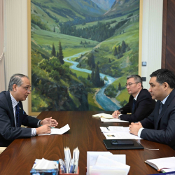 Данияр Амангельдиев принял Посла Пакистана в Кыргызстане Алтамаша Вазир Хана