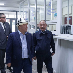 Салык кызматынын төрагасы Баткен, Ош облусундагы аймактык башкармалыктардын иши менен таанышты